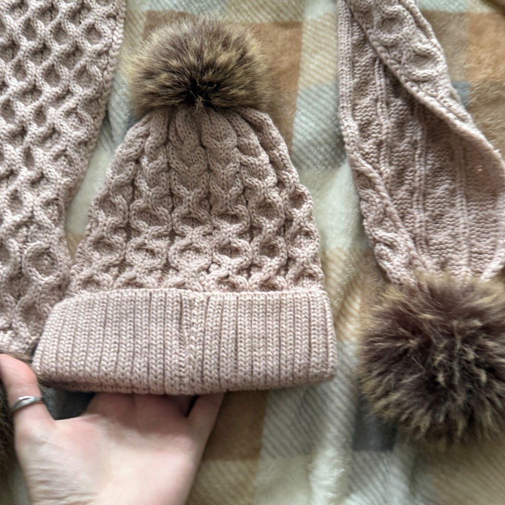 Toby Kids Girls Pink Cable Knit Hat Scarf Set Faux Fur Pom Pom Winter Warm - Picture 2 of 5